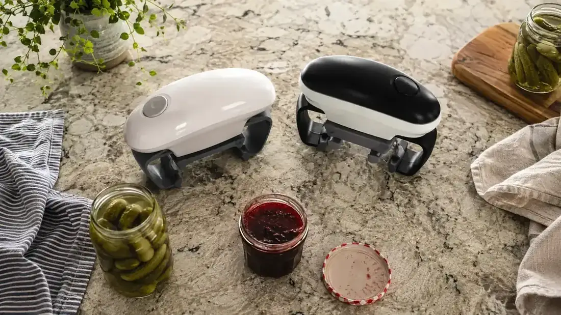 This Jar Opener vs Robotwist: Which Grips Better